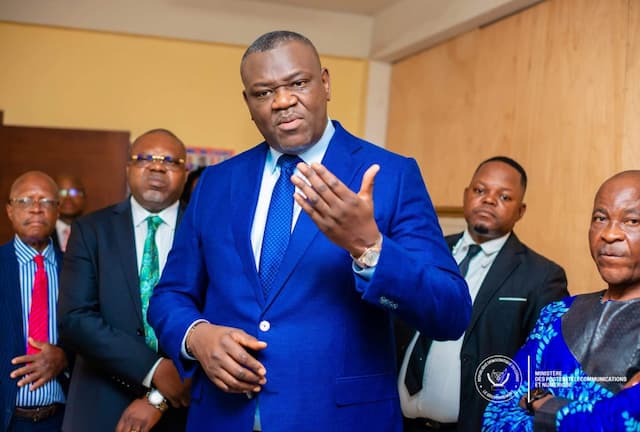 Discours du Ministre des PTN devant les cadres et agents à Kinshasa